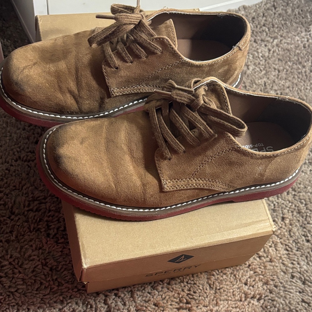 Sperry Men's Tan Oxfords with Red Soles